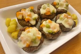 Garnitürlü Çanak Köfte