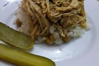 Nohutlu Pilav Üstü Köri Soslu Tavuk