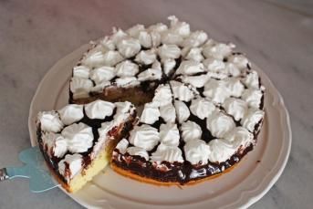 Tamamı Evlerimizde Olan Malzemelerle Yaş Pasta Tarifi