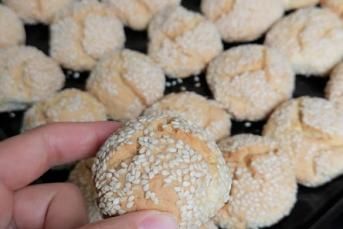 Susam Kaplamalı Anne Kurabiyesi