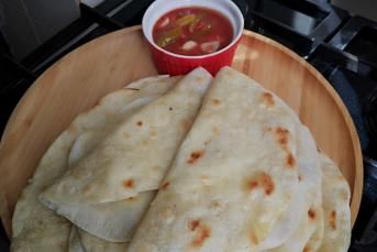 Mayasız Sarımsaklı Lavaş Ekmeği