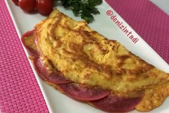 Salamlı Omlet
