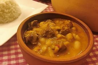 Nefis Güveçte Etli Kuru Fasulye