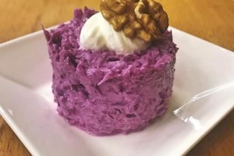 Süzme Yoğurtlu Mor Lahana Salatası