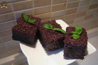 Çaylı Ve Kakao Soslu Kek