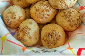 Ayçekirdekli Minnak Ekmekler