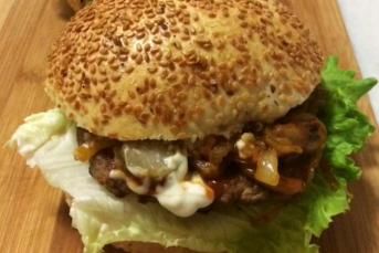 Karamelize Soğanlı Hamburger