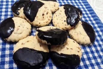 Anında Bitecek Susamlı Kurabiye