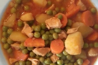 Tavuklu Patatesli Ve Havuçlu Bezelye Yemeği