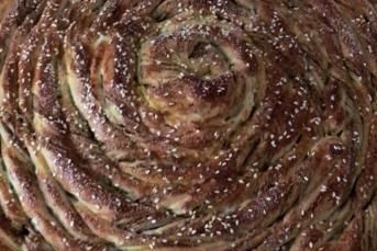Cevizli Haşhaşlı Burma Çörek