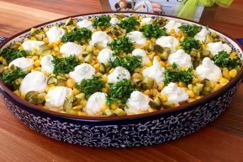 Sağlıklı Bol Sebzeli Yoğurtlu Patates Salatası