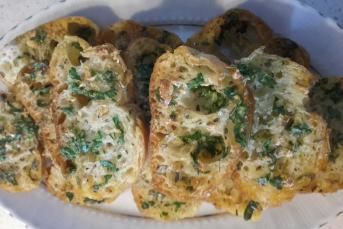 Sarmısaklı Çıtır Ekmek Dilimleri