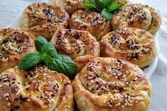 Nefis Ispanaklı Gül Böreği Nasıl Yapılır