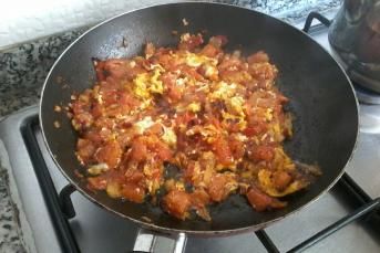 Soğanlı Menemen Tarifi