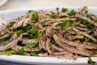 Adana Usulü Sumaklı Soğan Salatası Tarifi