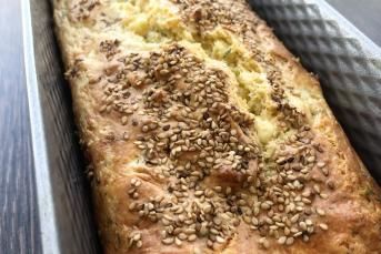 Susamlı Peynirli Kek