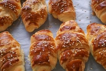 Tereyağlı Kruvasan Katmer Poğaça