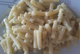 Fesleğen Soslu Makarna Tarifi (Hazır Sos İle)