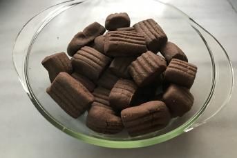 Az Malzemeli Kakaolu Pudingli Kıyır Kurabiye