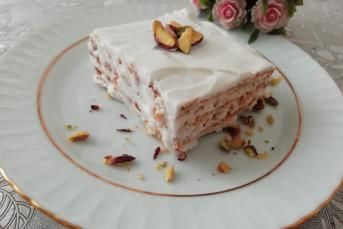 Kremalı Yaş Pasta Tarifi (4 Malzeme İle)