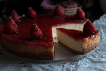 Çilekli Cheesecake Nasıl Yapılmalı?