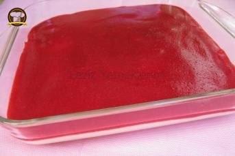 Kiraz Soslu Muhallebi