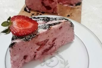 En Güzel Çilekli Parfe (Bisküvisiz)