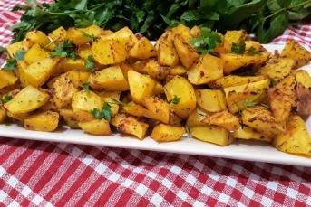 Yoğurtlu Soslu Lezzet Küpü Patatesler