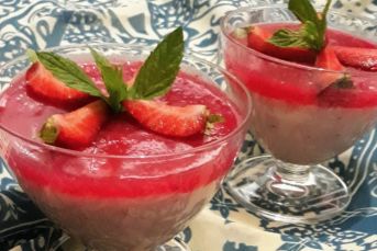 Çilekli Ev Pudingi Tarifi