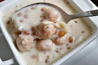 Misket Köfteli Erişteli Yoğurt Çorbası