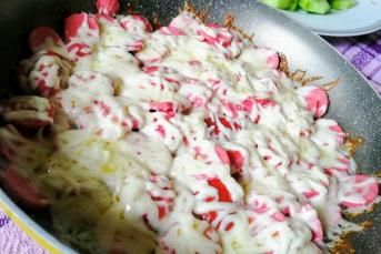 5 Dakikada Kahvaltıya Kaşarlı Sosis