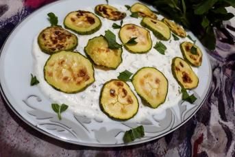 Dip Sos Eşliğinde Fırında Kabak Kızartması