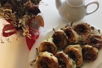 Ispanaklı Gül Börek