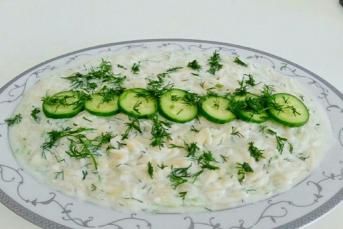 Salatalıklı Şehriye Salatası