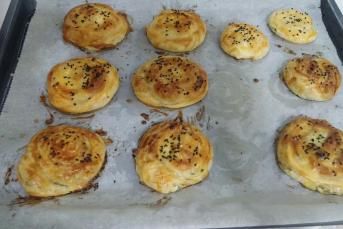 El Açması Peynirli Börek Tarifi