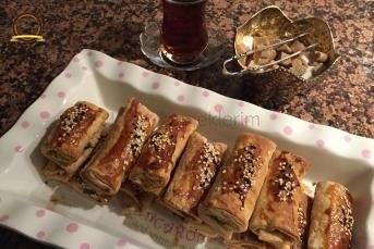 Beyaz Peynirli Sucuklu Milföy Börek