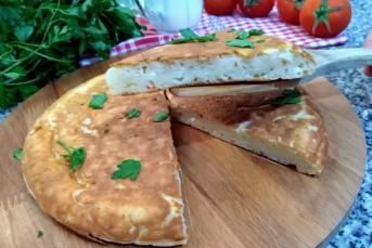 Yufkasız Tava Böreği (Peynirli Yoğurtlu)