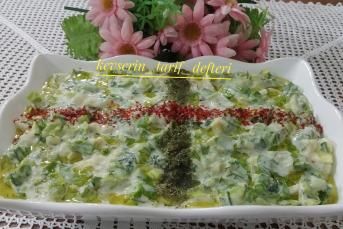 Ferah Yoğurtlu Marul Salatası