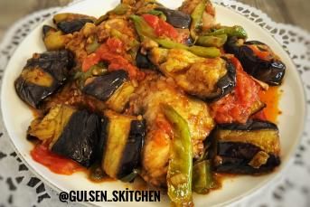 Tavuk Budu İle Patlıcan Yemeği