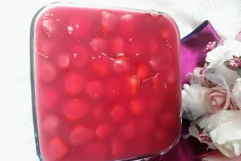 Çilekli Muhallebili Tatlı (Kedidiliyle)