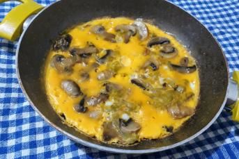 Kahvaltıya Biberli Mantarlı Yumurta