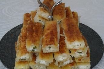 Baklavalık Yufkadan Peynirli Çıtır Börek Tarifi