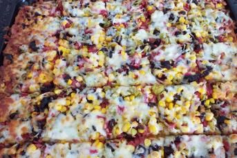 Enfes Tepsi Pizzası