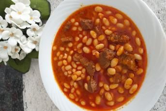 Etli Kuru Fasulye Yemeği Tarifi