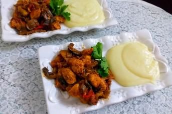 Patates Püresi Eşliğinde Mantarlı Tavuk Sote