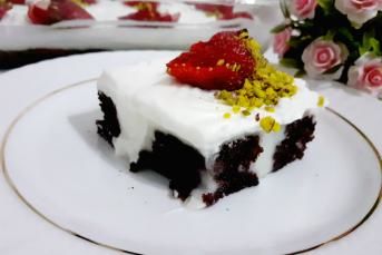 Yumuşacık Muhallebi Dolgulu Kek