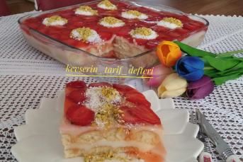 Muhteşem Kedidilli Çilekli Pasta