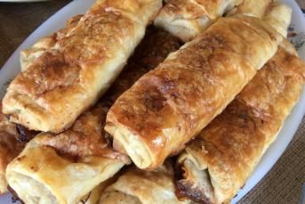 Sosisli Pizza Börek