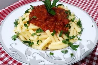 Domates Soslu Makarna (Aşama Aşama Fotoğraflı Anlatım)