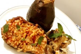 Tavukla Pişen Patlıcan Dolması